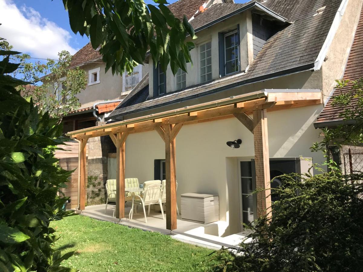 Town House Jumilhac-Le-Grand Villa Exterior photo
